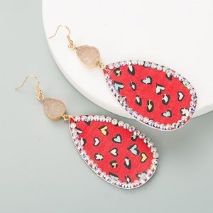 Water drop leather earrings